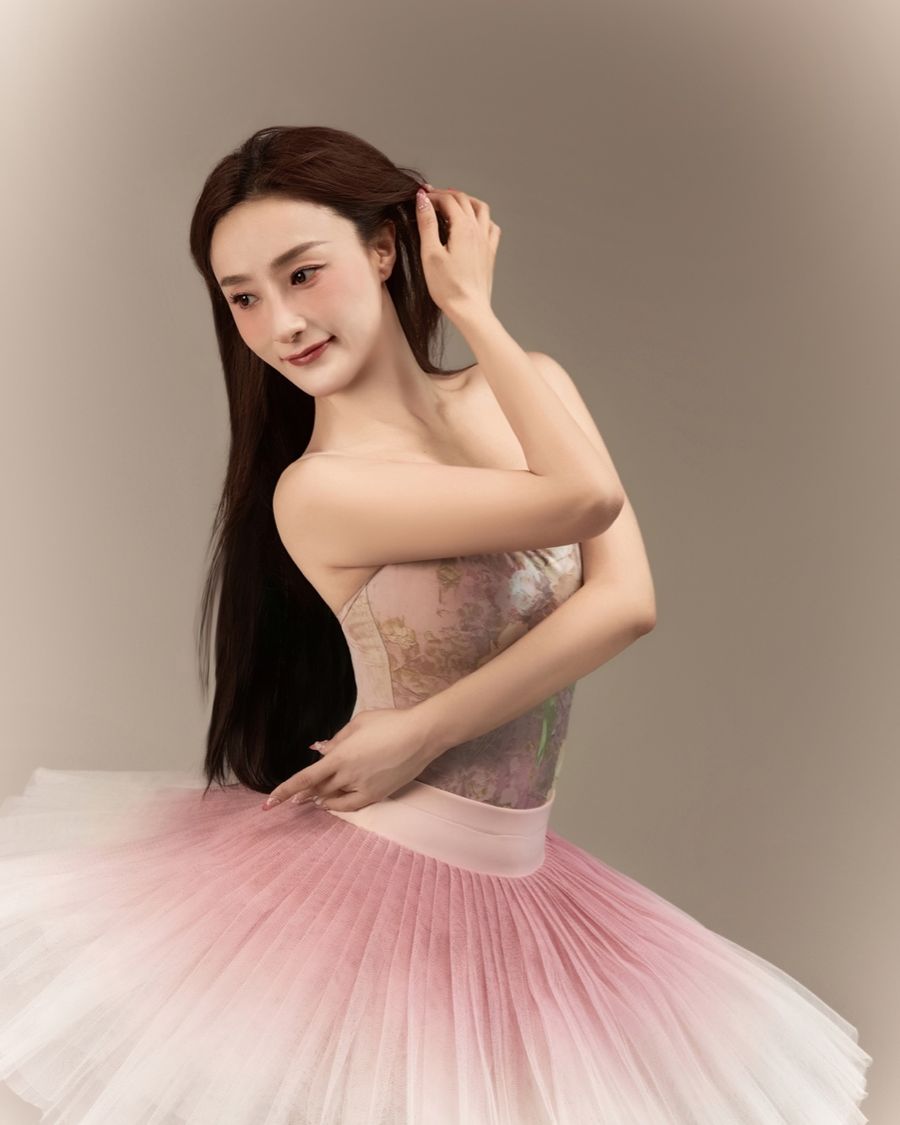 Anna Liu performing ballet in a pale pink tutu